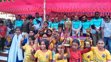 রাণীনগরে প্রাথমিক বিদ্যালয়রখছ গোল্ডকাপ ফুটবল ফাইনাল খেলা ও পুরস্কার বিতরণী অনুষ্ঠিত